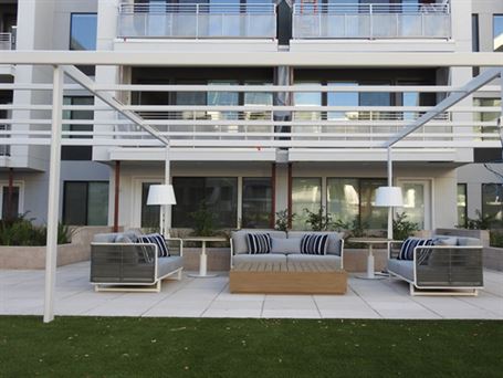 Transform Your Business’ Ambiance: 3 Patio Decorating Tips to Please Guests