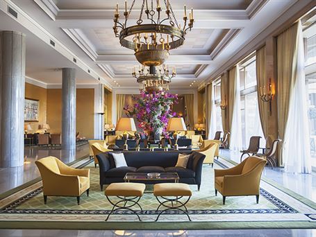 4 Advantages to Having Commercial Custom Furniture for Your Business
